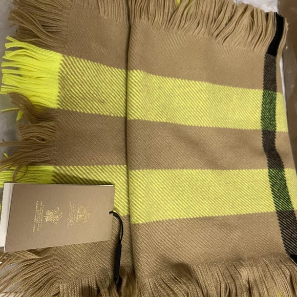 Authentic BURBERRY Cashmere Half Mega Check Fringe Scarf Neon Yellow - Picture 9 of 9